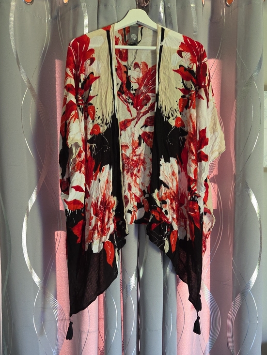Vince Camuto Accessories - Vince Camuto Red, Black & White Floral Open-Front Kimono One Size With Tassels